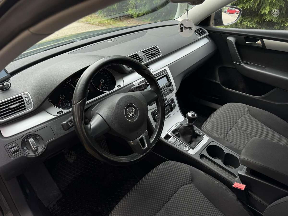 Volkswagen Passat 2011 — photo 10