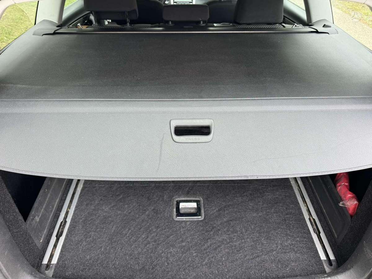 Volkswagen Passat 2011 — photo 11