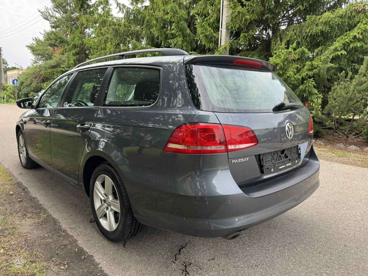 Volkswagen Passat 2011 — photo 7