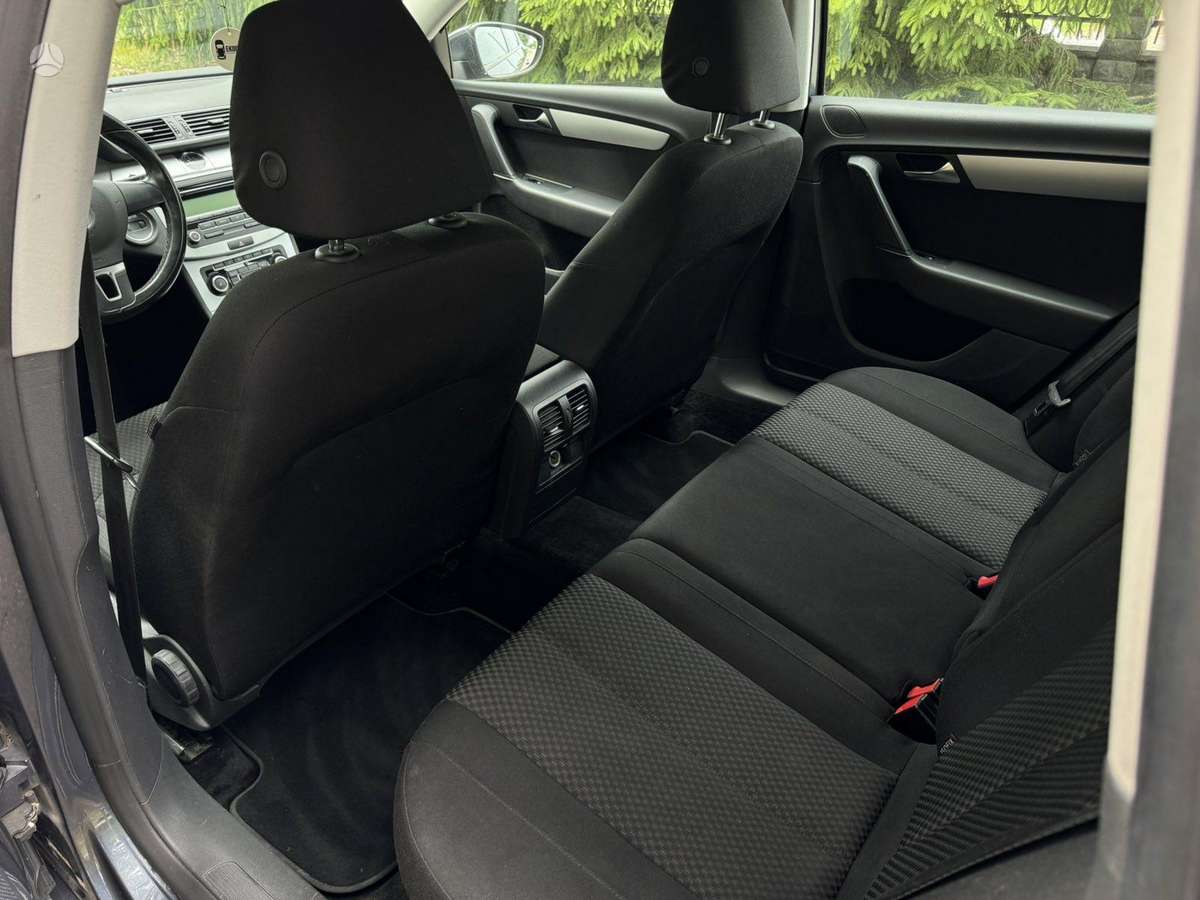Volkswagen Passat 2011 — photo 8