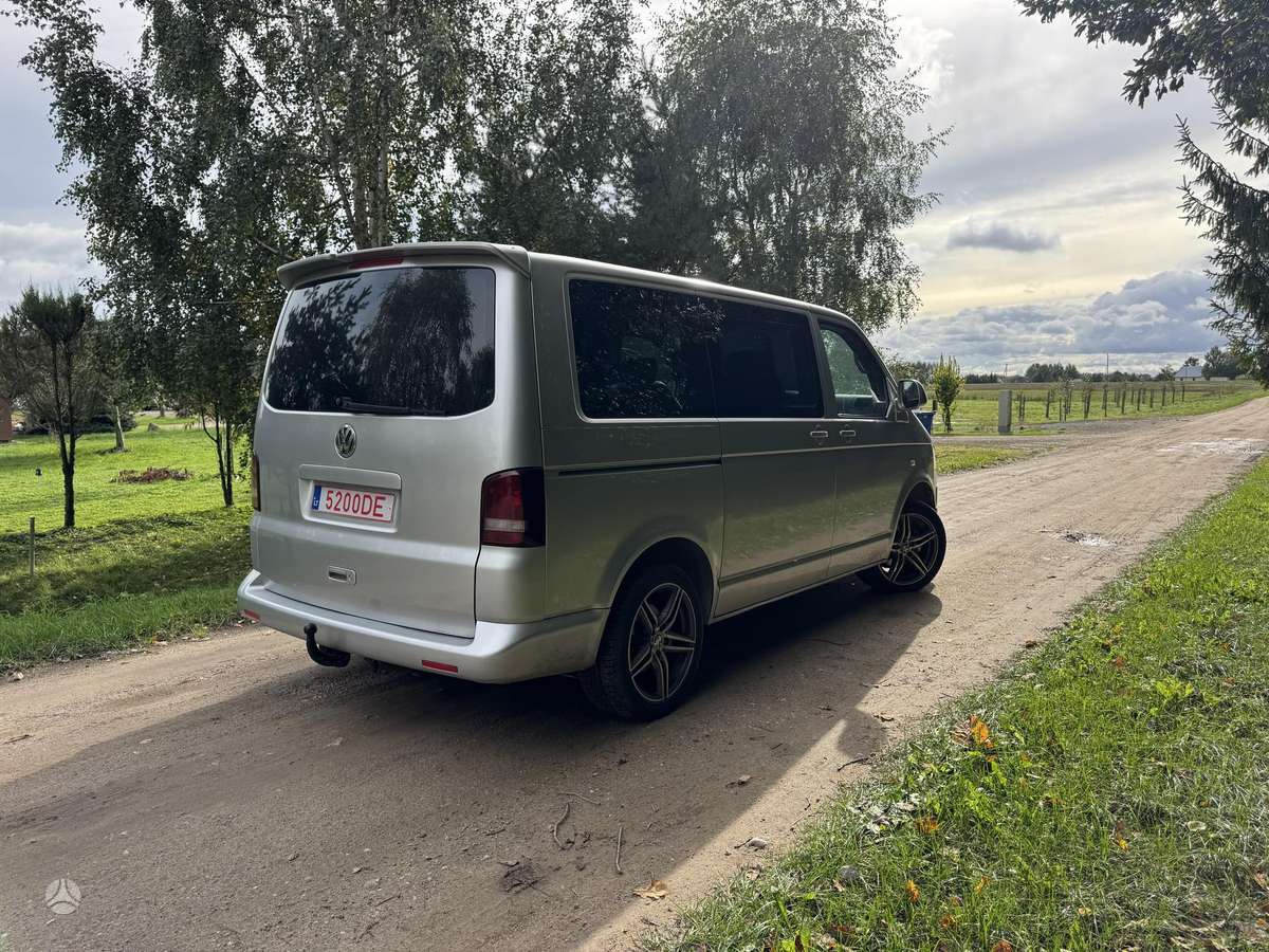 Volkswagen Multivan 2004 — вигляд ззаду