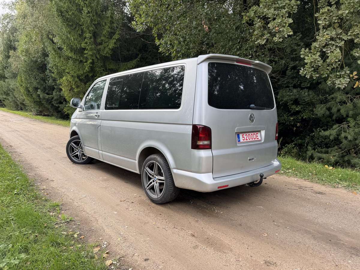 Volkswagen Multivan 2004 — двигун 2461 cm³, 131 HP (96kW)