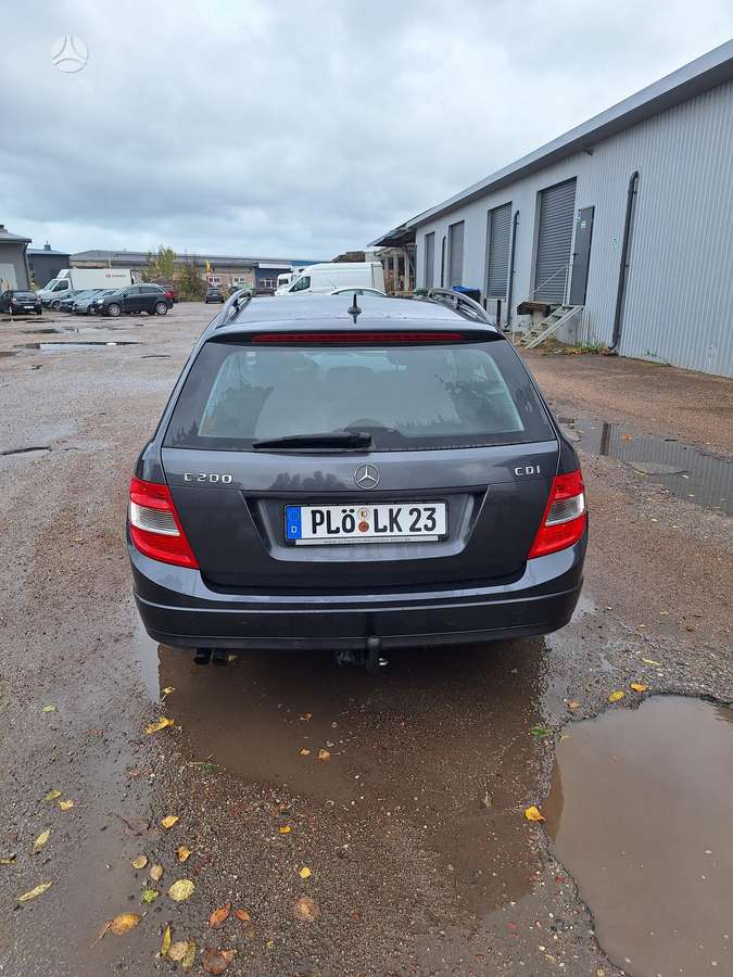 Mercedes-Benz C200 2010 — двигун 2148 cm³, 136 HP (100kW)