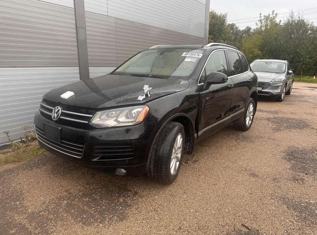 Volkswagen Touareg 2014 — вигляд ззаду