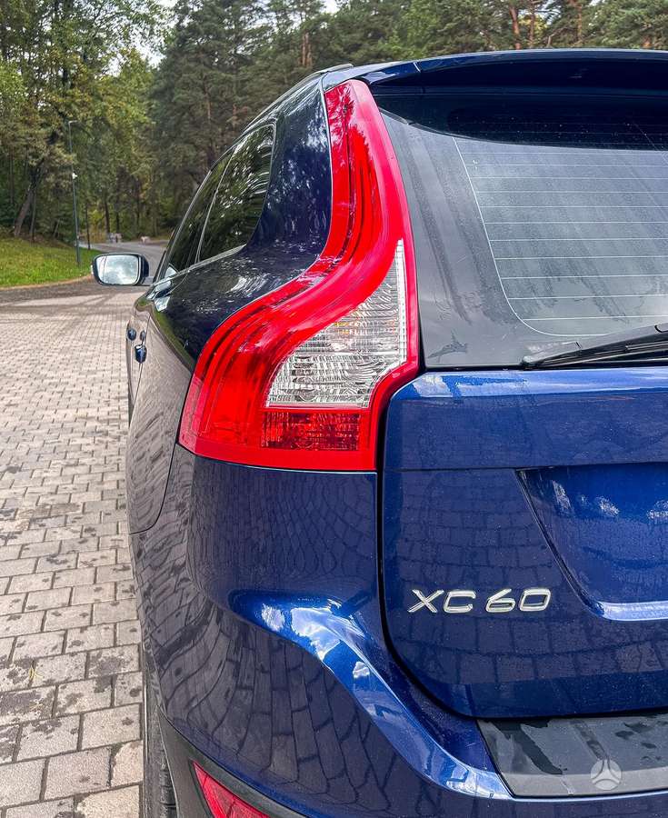 Volvo XC60 2012 — photo 11