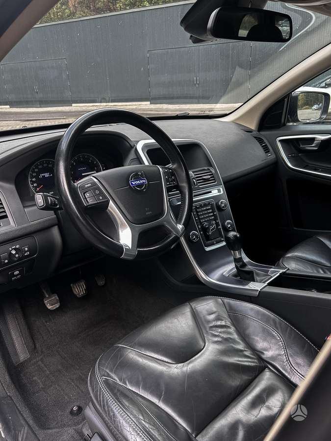 Volvo XC60 2012 — photo 12
