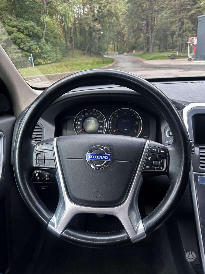Volvo XC60 2012 — photo 13