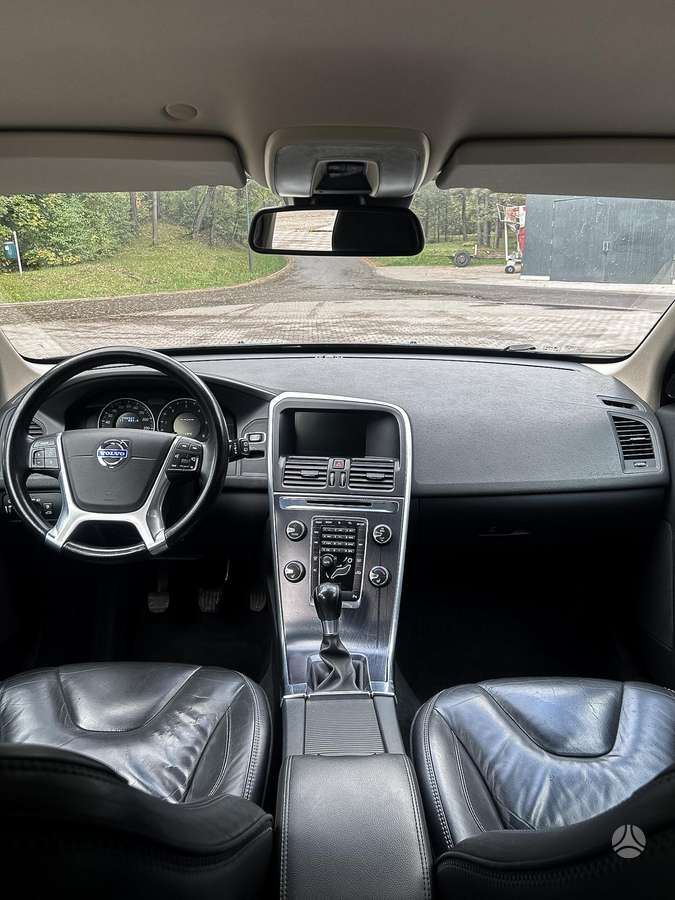 Volvo XC60 2012 — photo 14