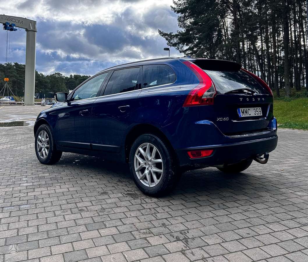 Volvo XC60 2012 — photo 8