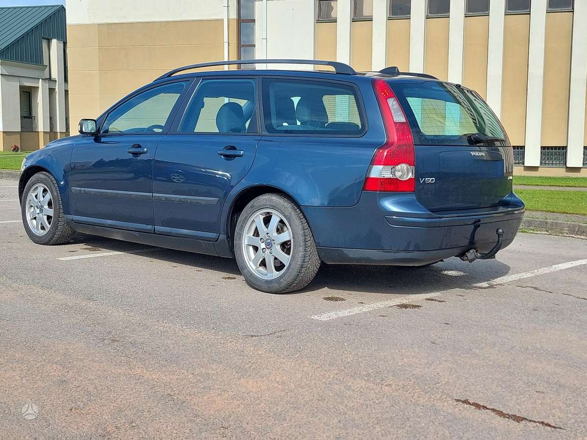 Volvo V50 2005 — interior