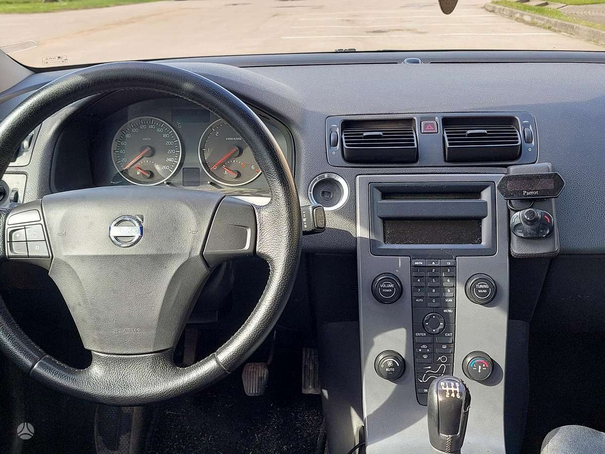 Volvo V50 2005 — photo 9