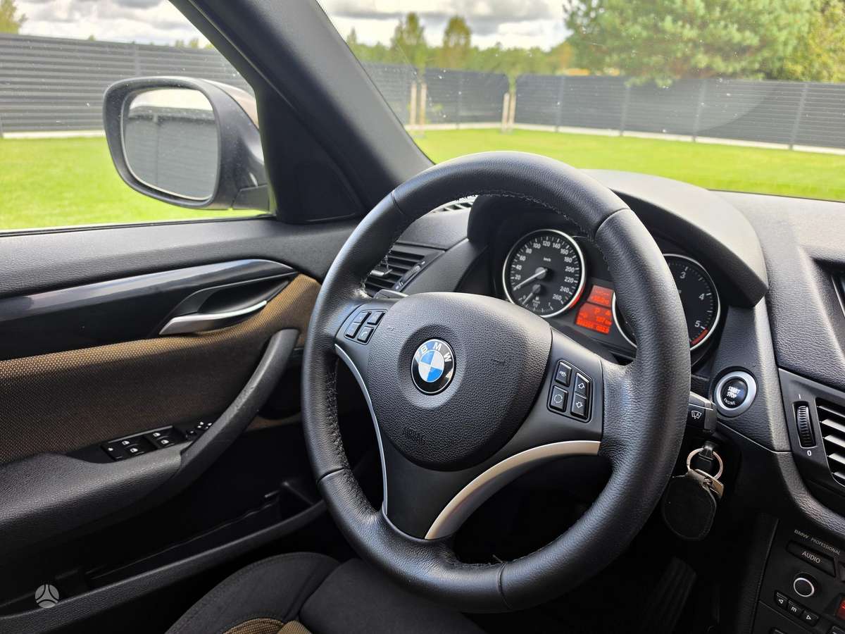 BMW X1 2011 — фото 12