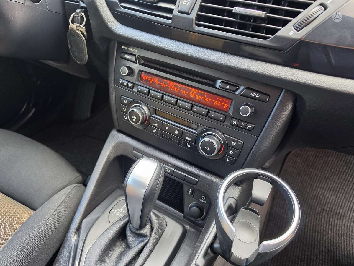 BMW X1 2011 — фото 16