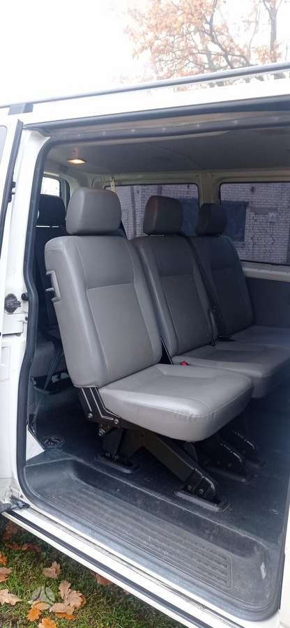 Volkswagen Transporter 2009 — photo 11