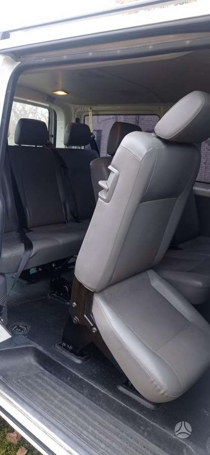 Volkswagen Transporter 2009 — photo 12