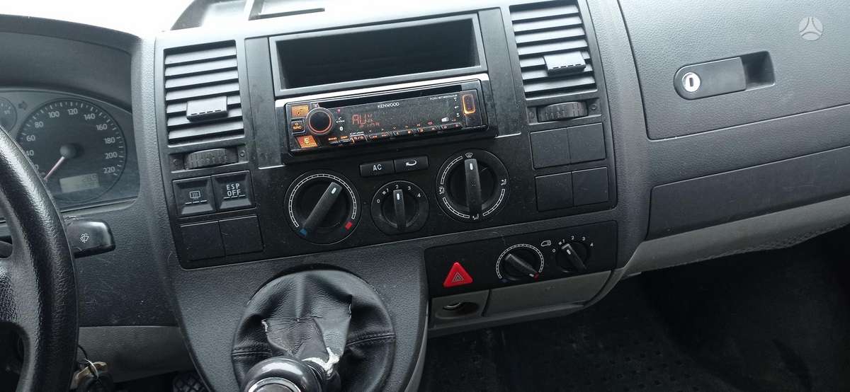 Volkswagen Transporter 2009 — photo 14