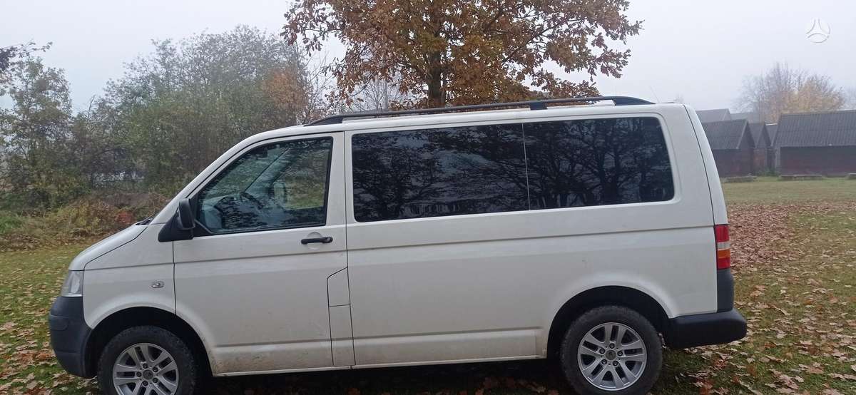 Volkswagen Transporter 2009 — rear view