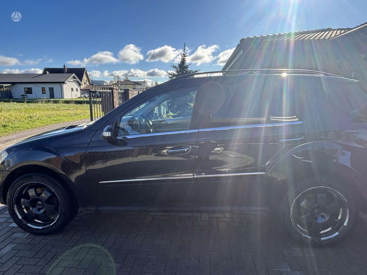Mercedes-Benz ML320 2007 — вигляд ззаду