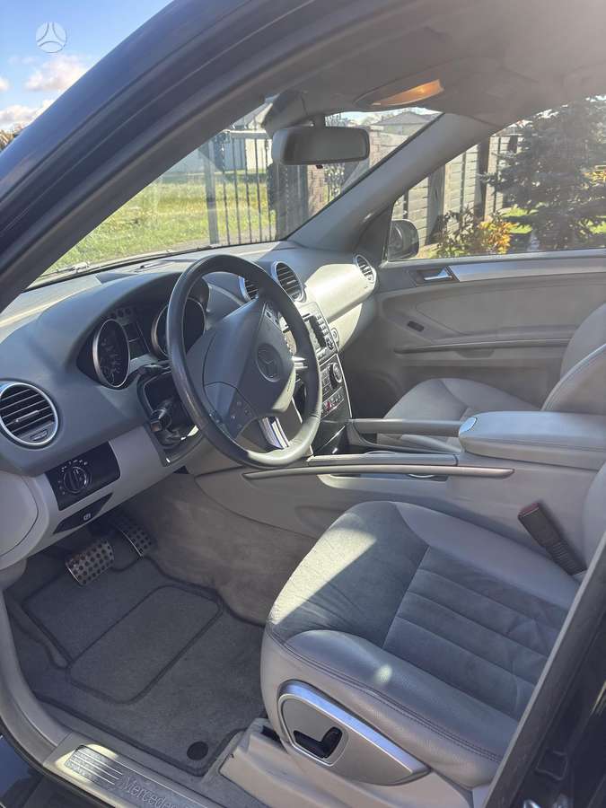 Mercedes-Benz ML320 2007 — салон