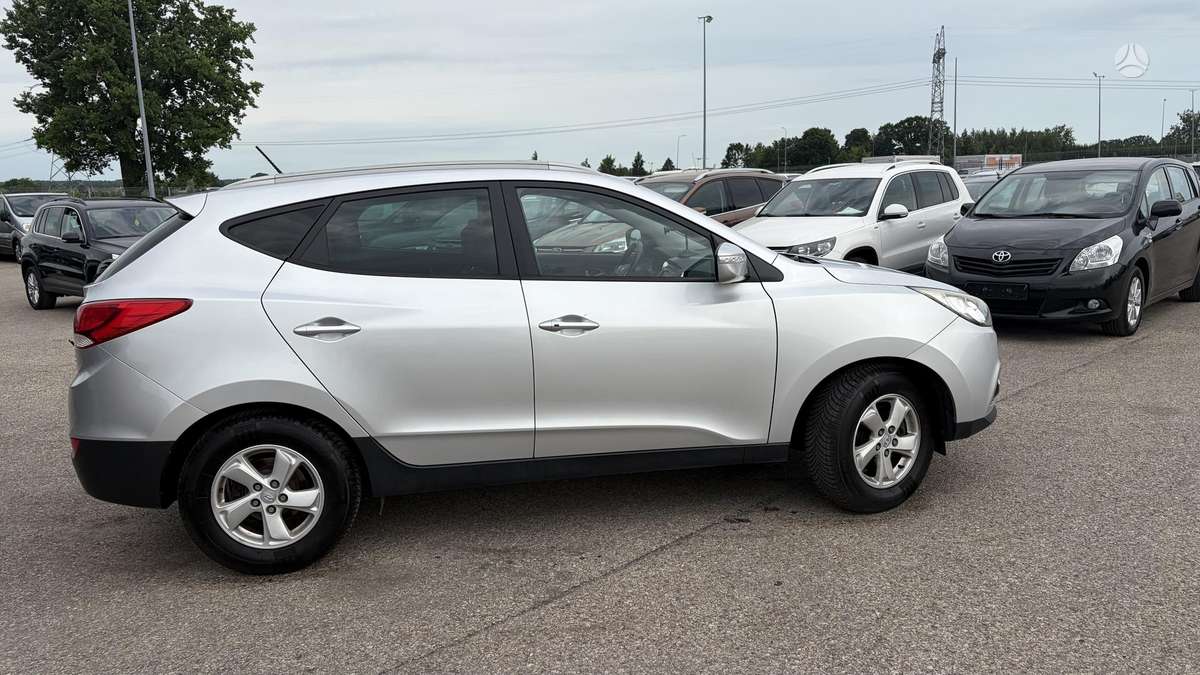 Hyundai ix35 2013 — engine 2000 cm³, 184 HP (135kW)