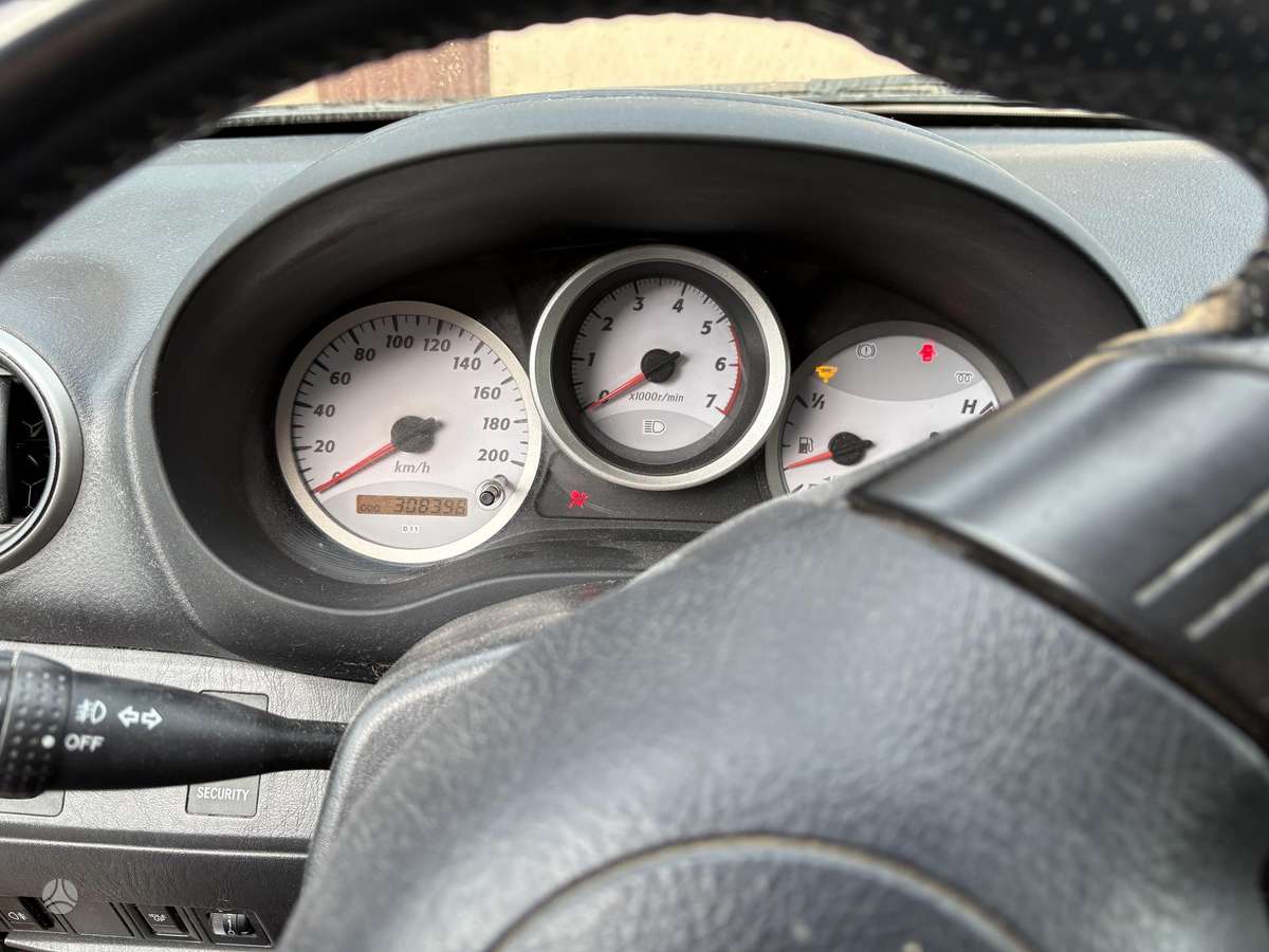 Toyota RAV4 2005 — engine 1995 cm³, 116 HP (85kW)
