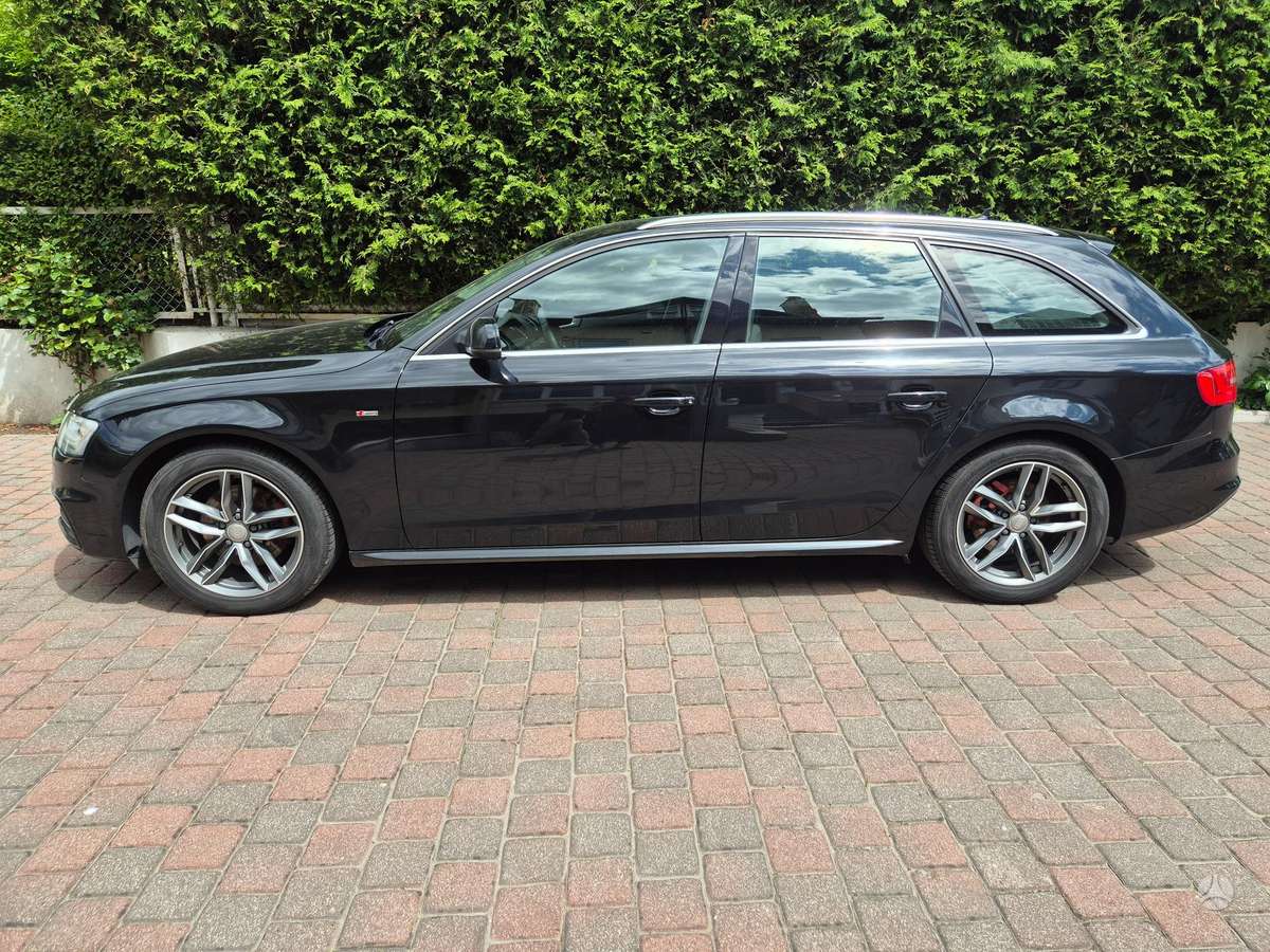 Audi A4 2013 — rear view