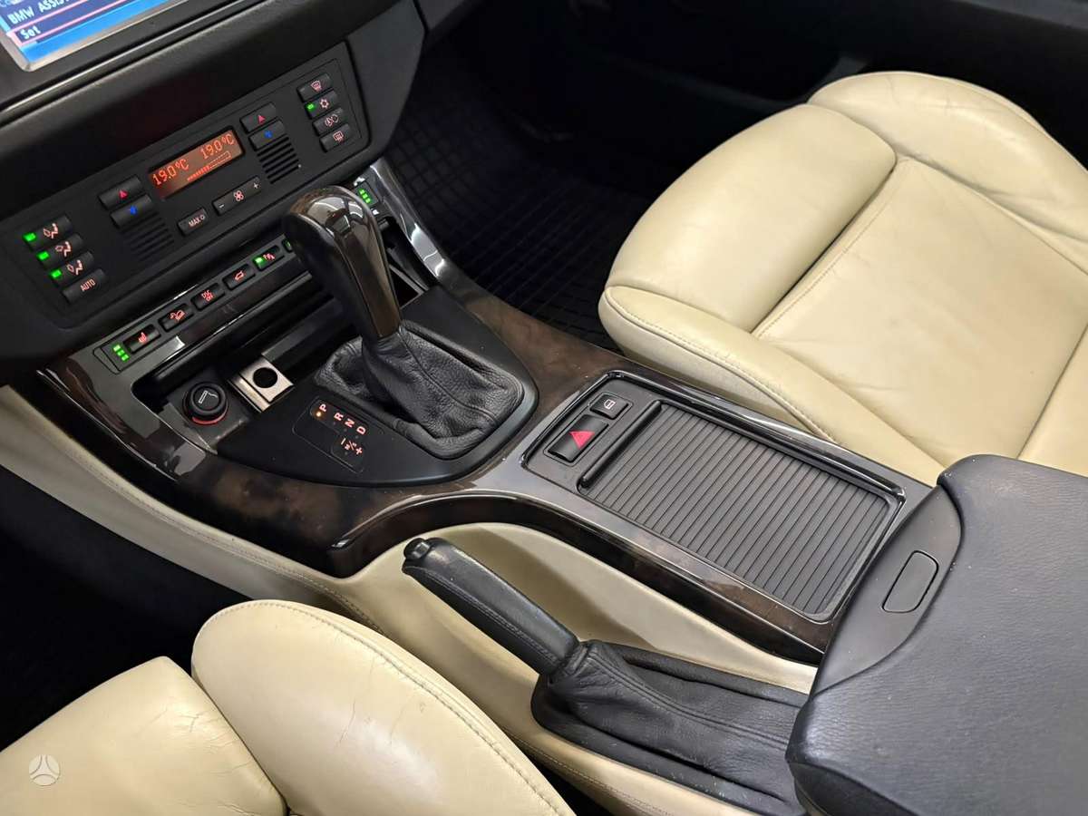 BMW X5 2005 — салон