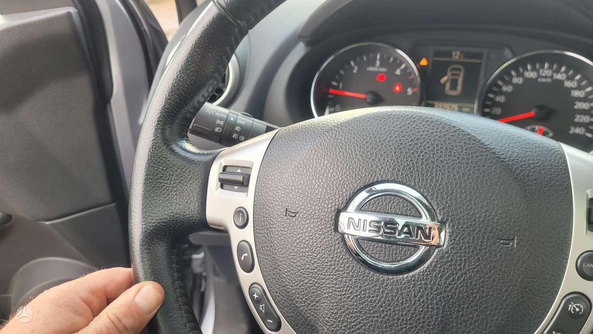Nissan Qashqai 2011 — photo 21