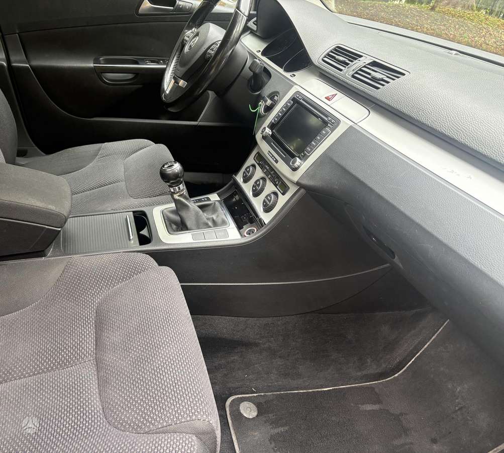 Volkswagen Passat 2009 — photo 10