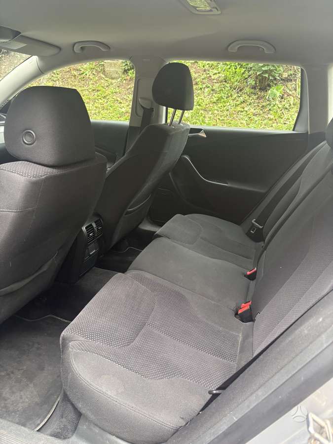 Volkswagen Passat 2009 — photo 11