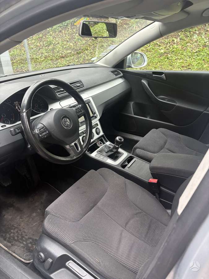 Volkswagen Passat 2009 — photo 12