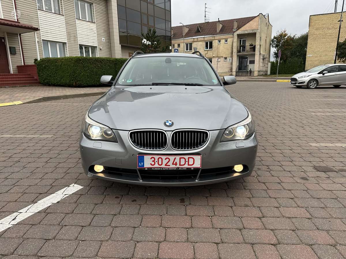 BMW 525 2006 — rear view