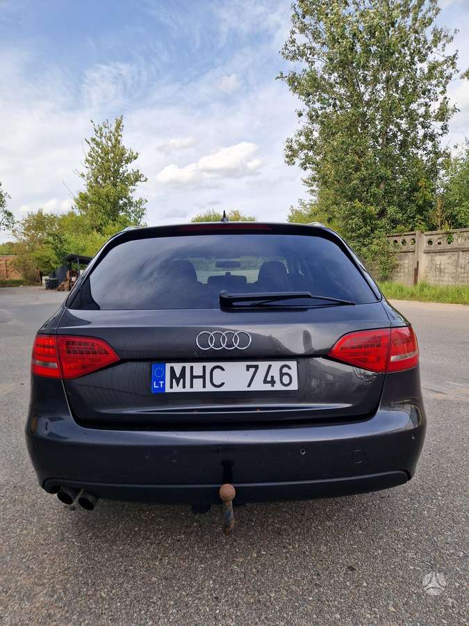 Audi A4 2010 — двигун 1968 cm³, 143 HP (105kW)