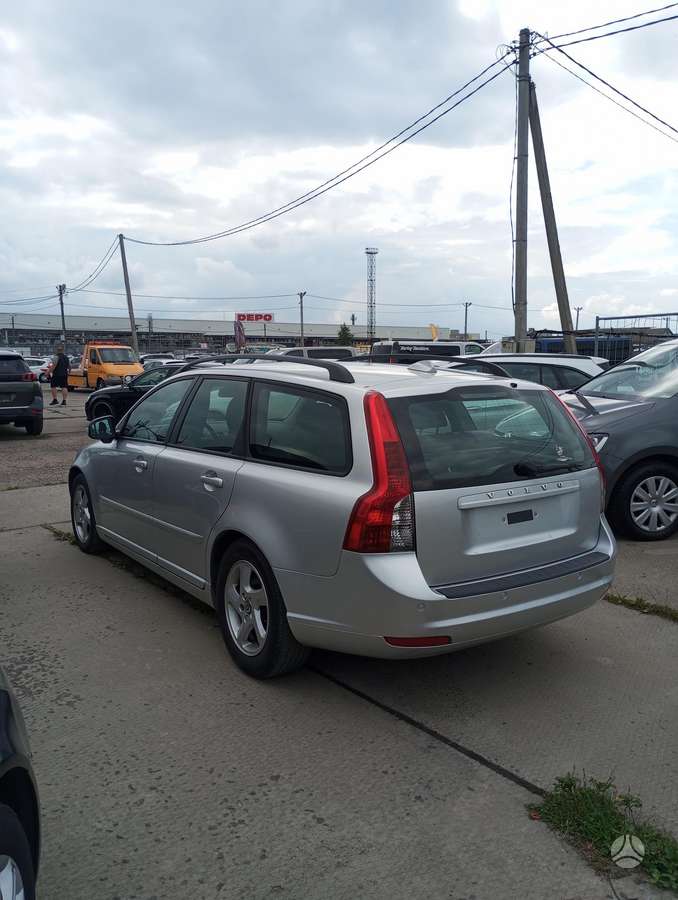 Volvo V50 2011 — photo 10