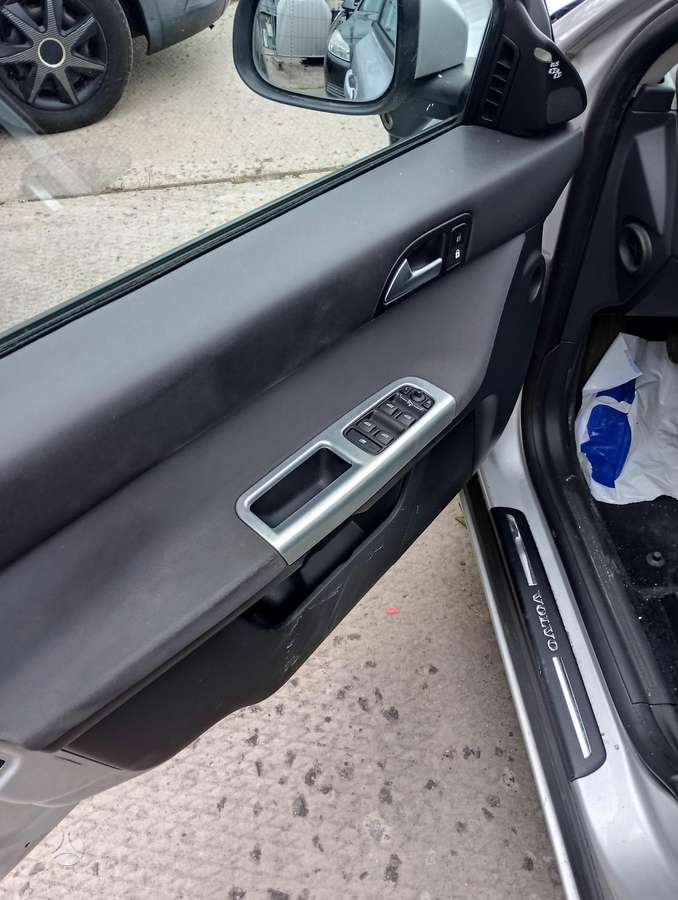 Volvo V50 2011 — photo 11