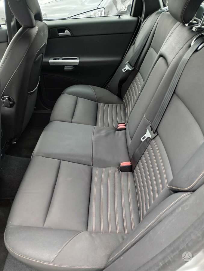 Volvo V50 2011 — photo 13