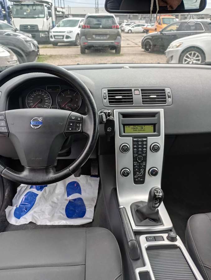 Volvo V50 2011 — photo 14