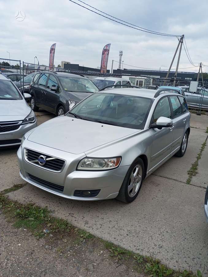 Volvo V50 2011 — rear view