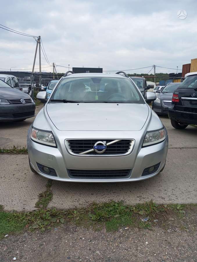 Volvo V50 2011 — interior