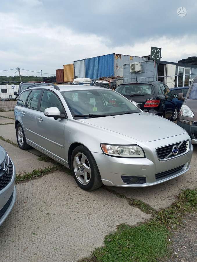 Volvo V50 2011 — engine 1560 cm³, 109 HP (80kW)