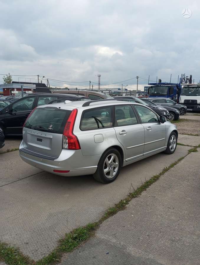 Volvo V50 2011 — photo 9