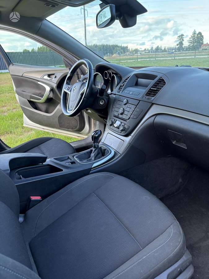 Opel Insignia 2010 — photo 10