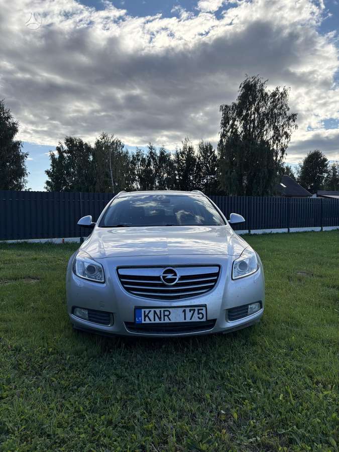 Opel Insignia 2010 — rear view