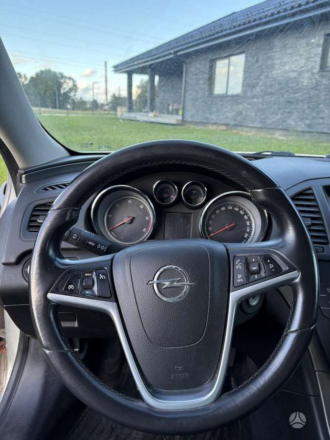 Opel Insignia 2010 — photo 7