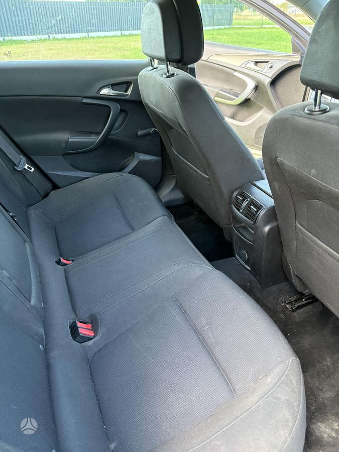 Opel Insignia 2010 — photo 9