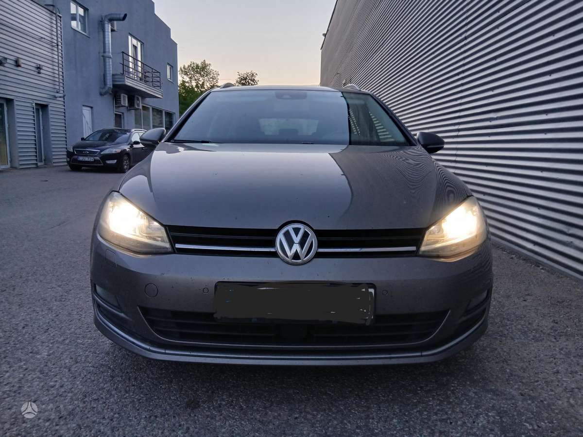 Volkswagen Golf 2014 — салон