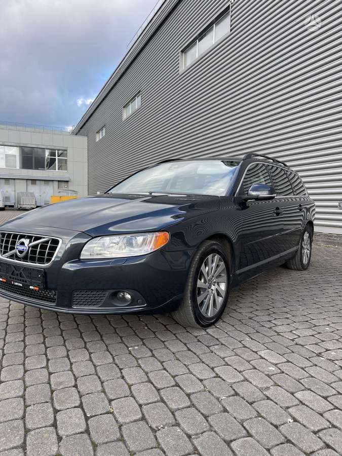 Volvo V70 2012 — photo 10