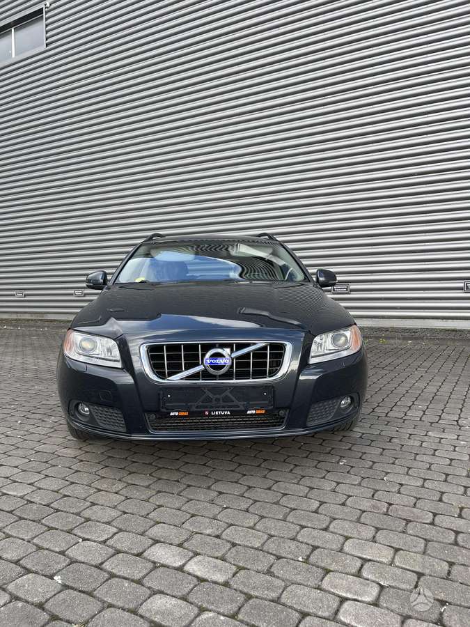 Volvo V70 2012 — photo 11