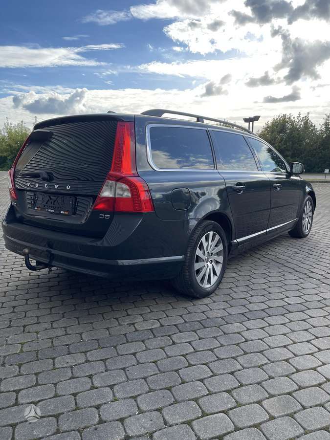 Volvo V70 2012 — photo 14