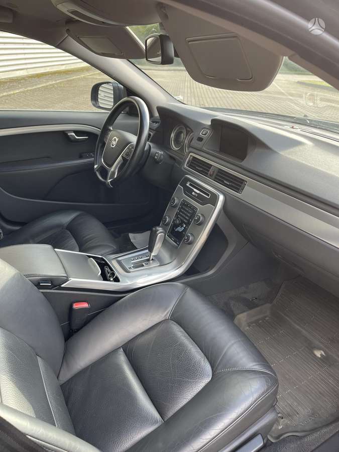 Volvo V70 2012 — photo 16